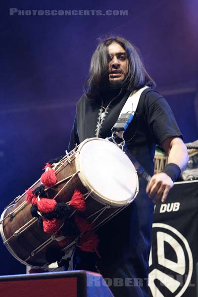ASIAN DUB FOUNDATION - 2005-09-09 - LA COURNEUVE - Parc Departemental - Grande Scene - 